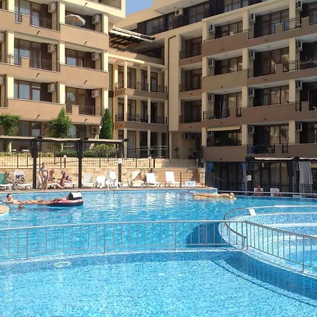 Luxor מלון דירות 3*