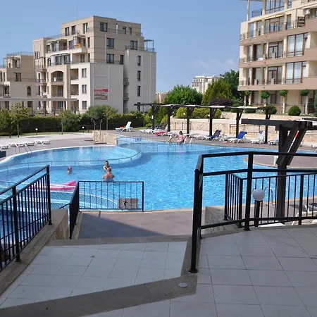 מלון דירות Luxor 3*